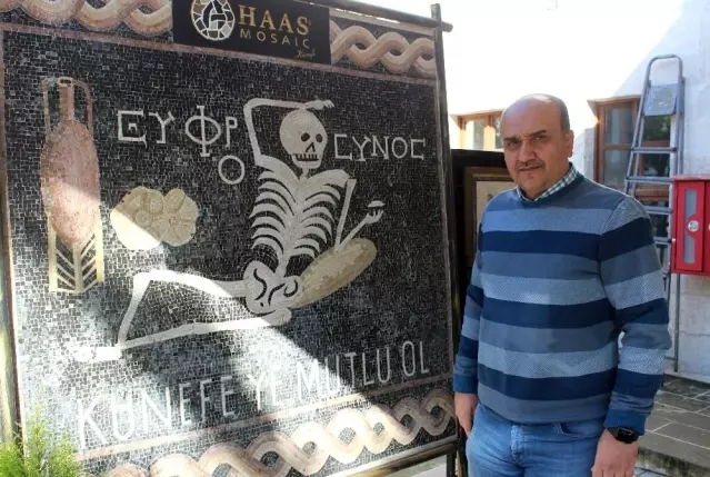 Hatay'da 24 ayar saf altından künefe yapıldı Hatay'da 24 ayar saf altından künefe yapıldı