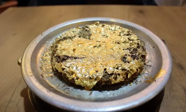 Hatay'da 24 ayar saf altından künefe yapıldı Hatay'da 24 ayar saf altından künefe yapıldı