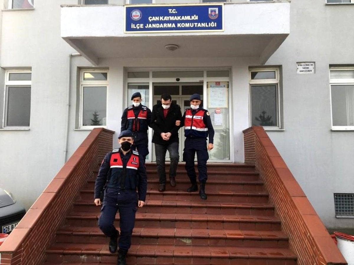 Son dakika haberleri! Çanakkale\'de FETÖ üyesi akrabalarının evinde yakalandı