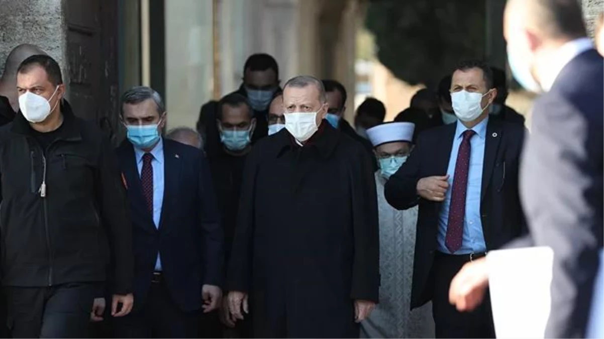Erdoğan ile gazeteciler arasında güldüren diyalog: Gün boyunca 3 binden fazla adım atmışım, siz çok söylediniz
