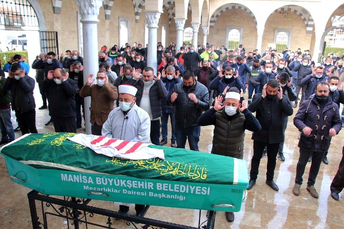 Duayen başkan gözyaşları arasında son yolculuğuna uğurlandı