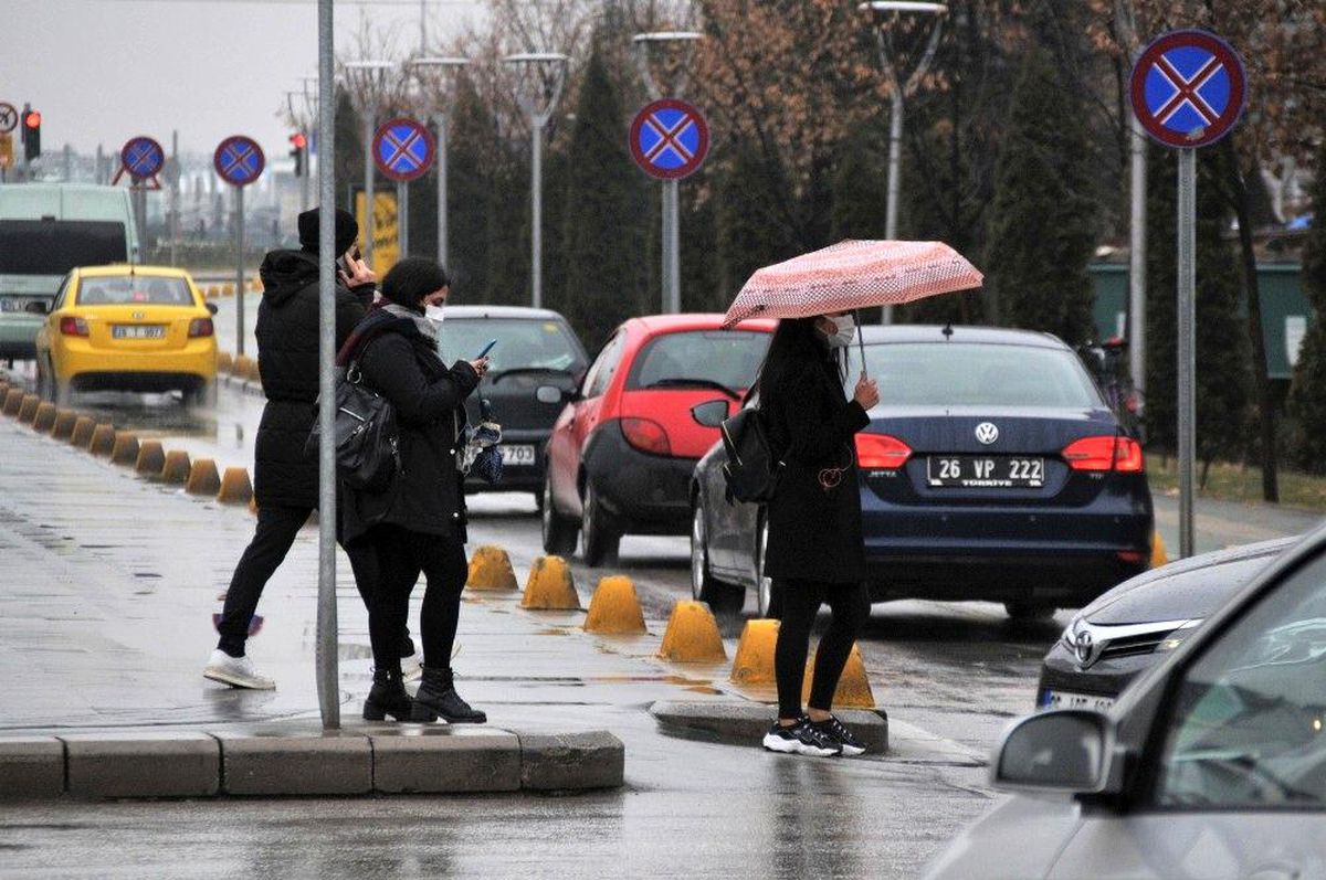 Eskişehir\'de beklenen yağmur başladı