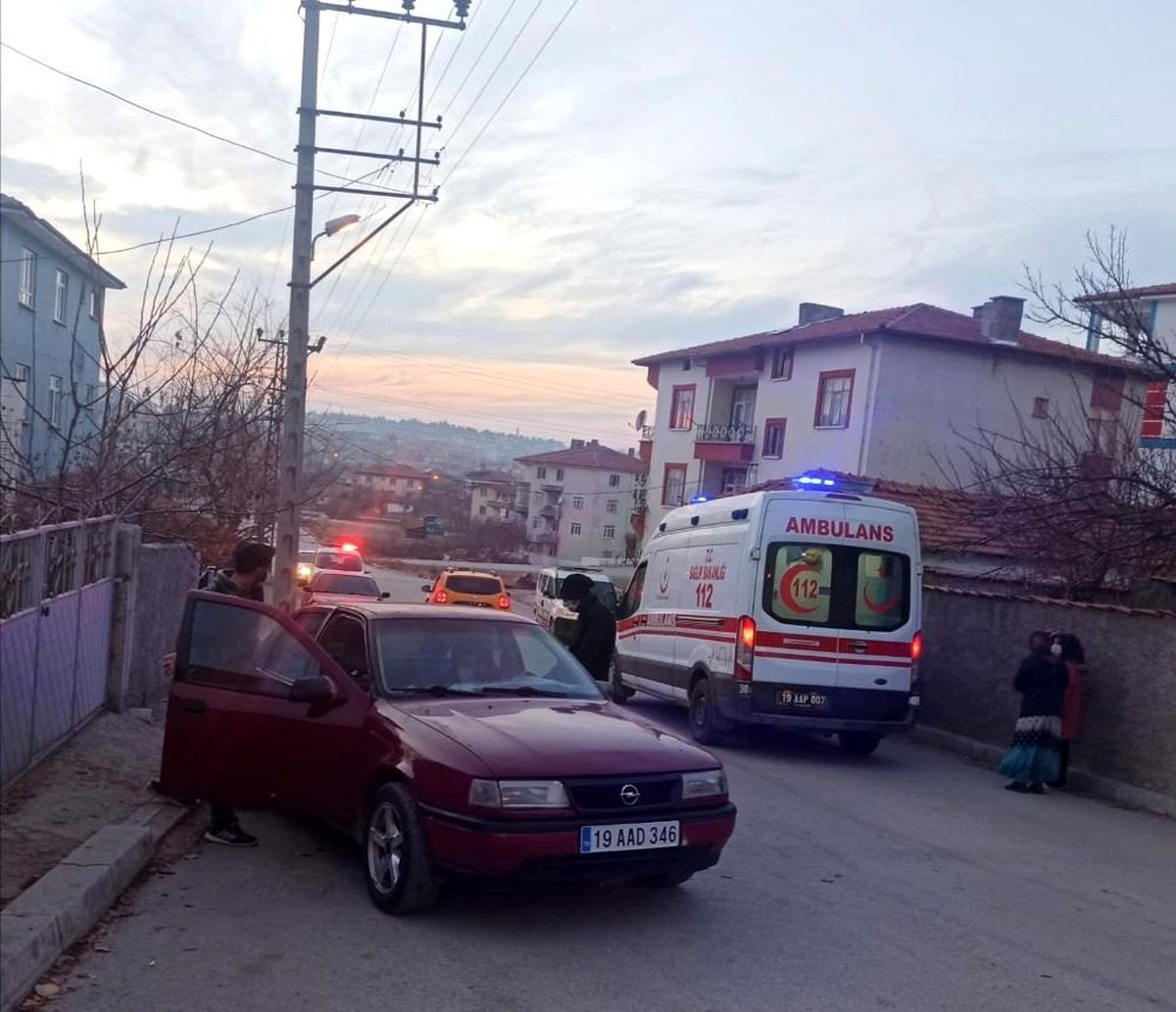İki otomobil çarpıştı: 2 yaralı