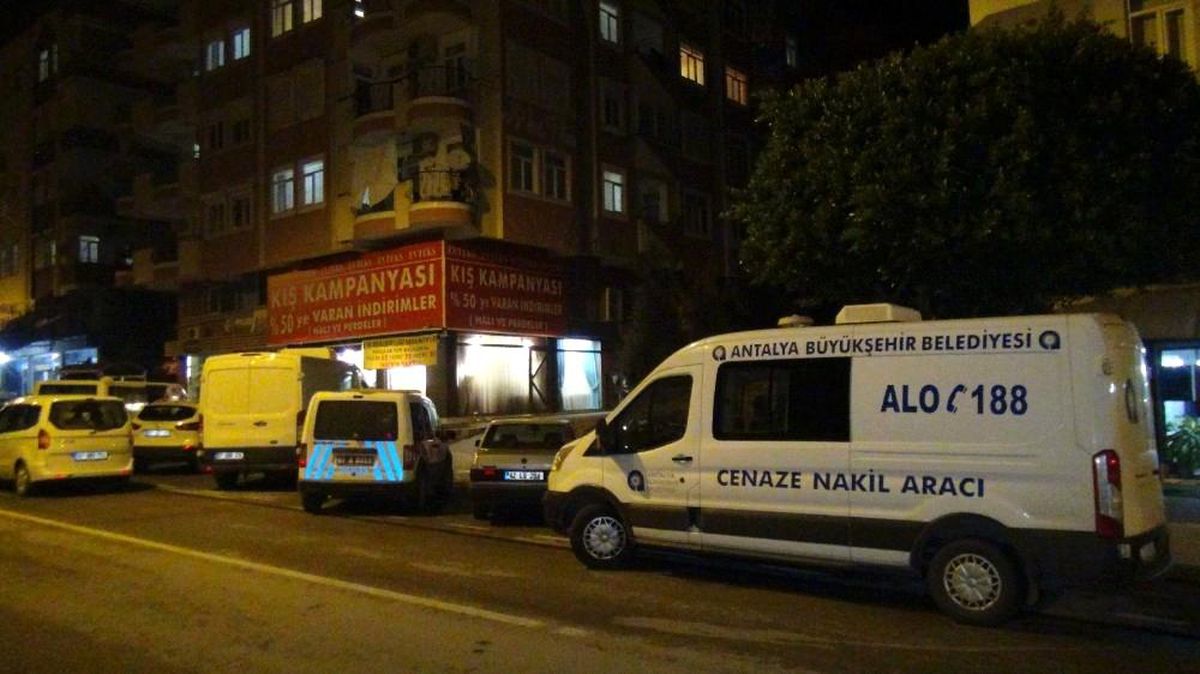 Son dakika! Kıbrıs\'tan geldi, arkadaşının evinde ölü bulundu