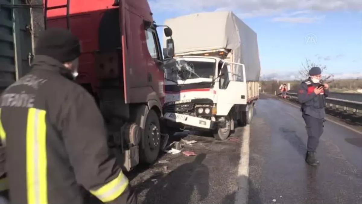 KIRKLARELİ - Zincirleme trafik kazasında 2 kişi yaralandı