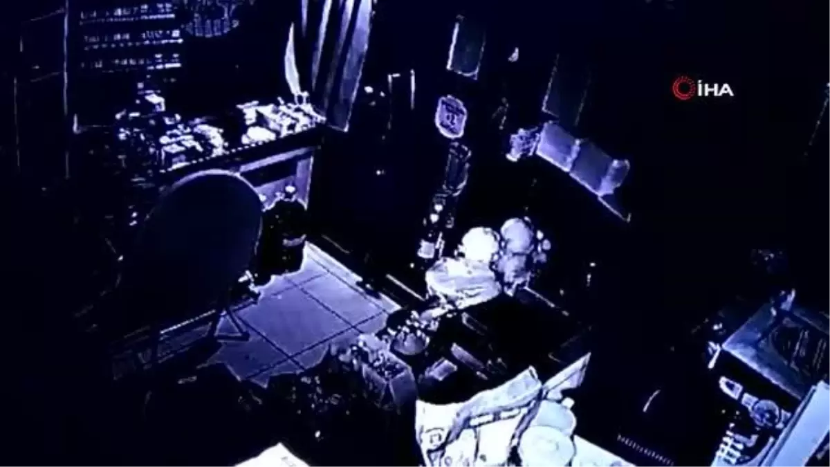 Marketten sigara ve içki çalan şüpheliler önce hem kameraya hem polise yakalandı
