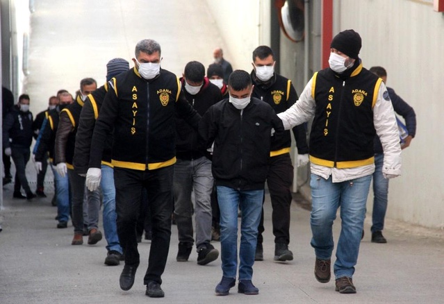 Altın ve paraları alırken kameralara yakalandılar, o şebekeye yönelik operasyonda 33 kişi tutuklandı