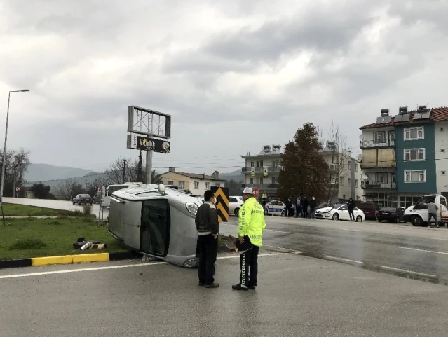 Bir kişinin yaralandığı trafik kazası güvenlik kamerasında