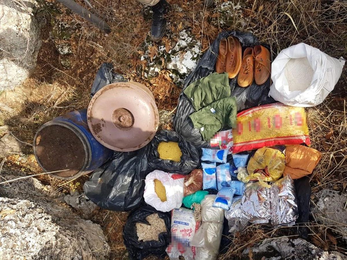 Adıyaman\'da toprağa gömülü gıda maddeleri bulundu.