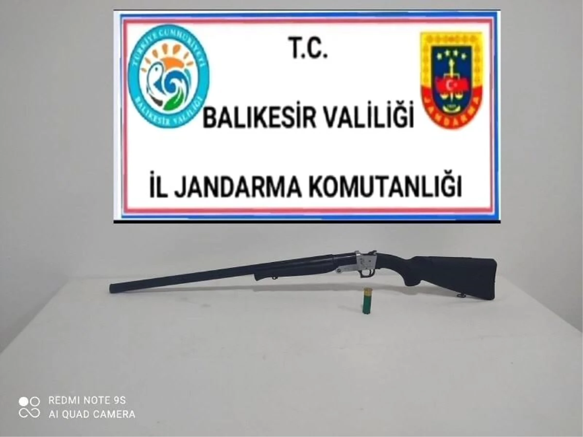 Balıkesir\'de jandarma 19 aranan şahsı yakaladı