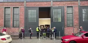 Son dakika! Berlin'deki aşı merkezinde yoğunluk yaşanıyor