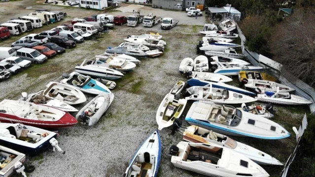 Binlerce motosiklet, yüzlerce tekne çürümeye terk edildi