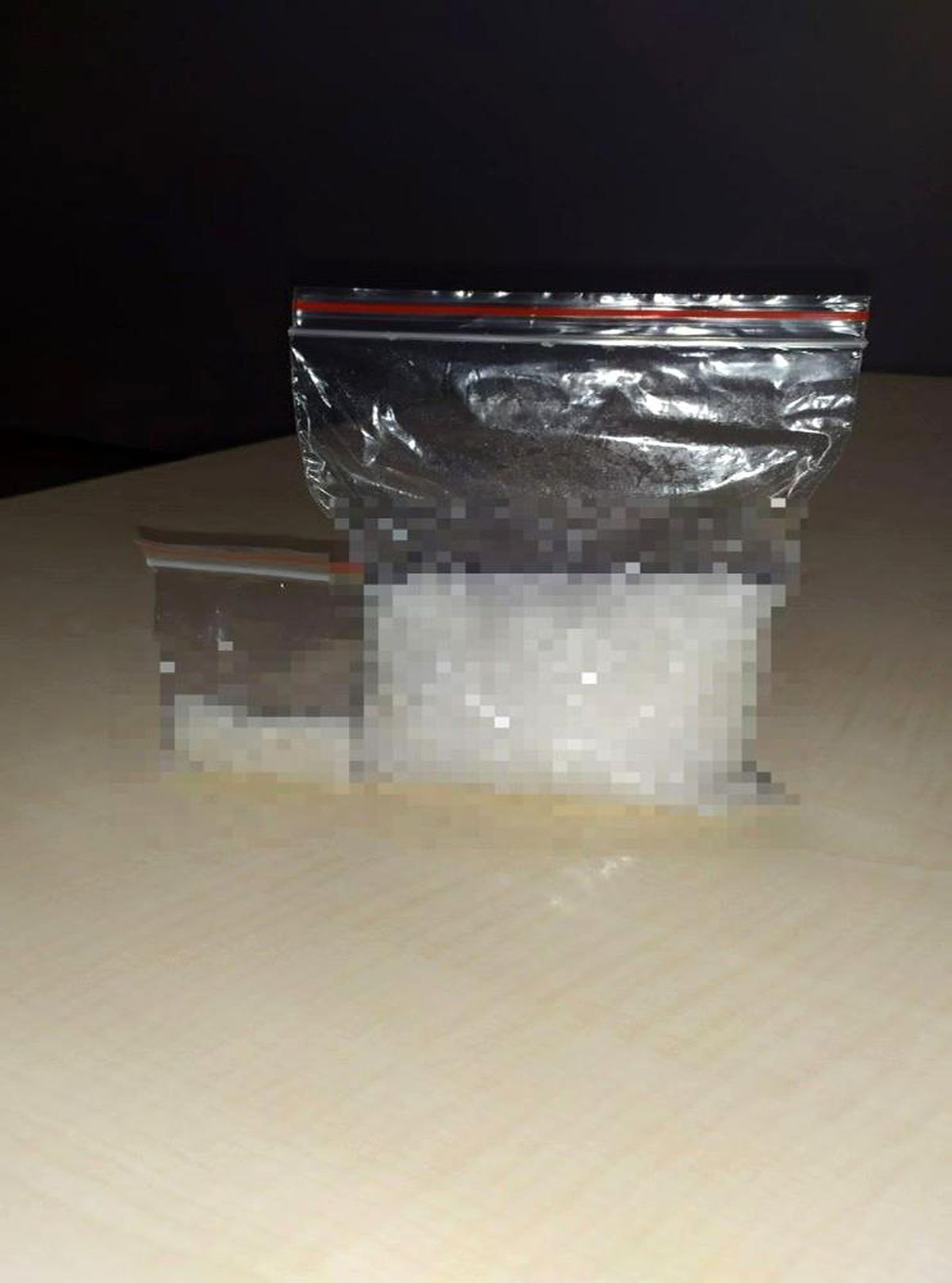 Çöpe saklanan uyuşturucu polisin dikkati sayesinde bulundu