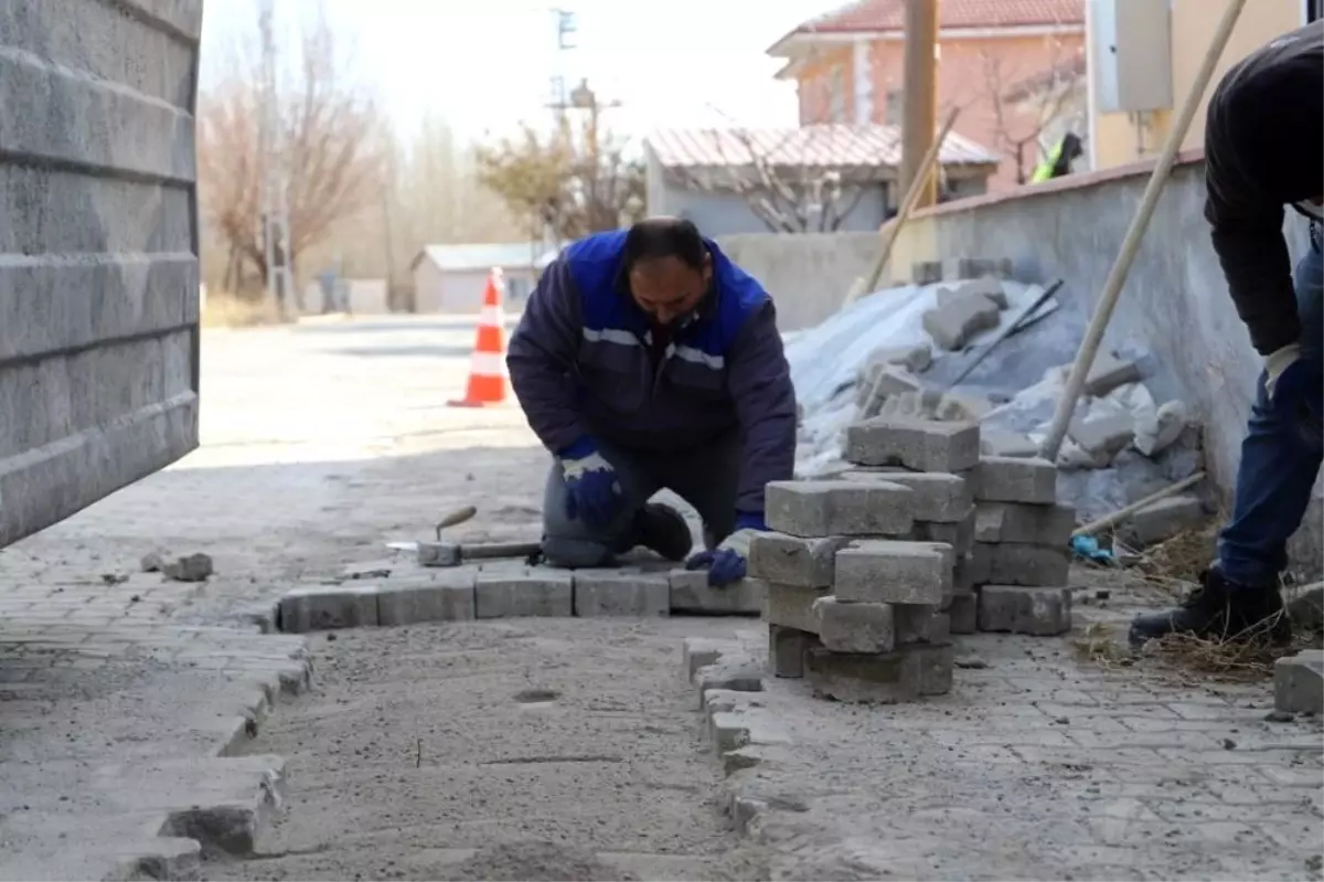 Erzincan\'da yol bakım ve onarım çalışmaları devam ediyor