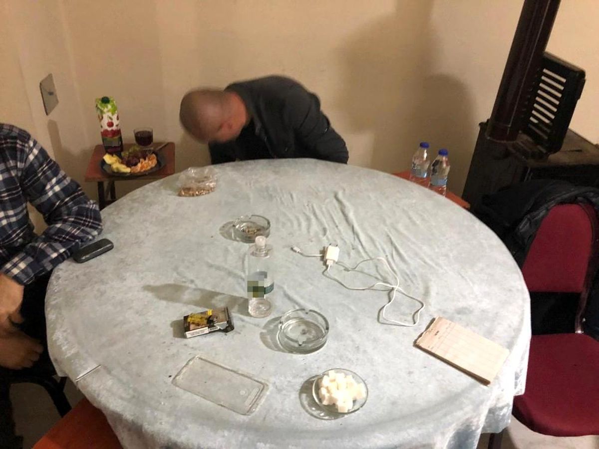 Evde kumar oynayan 13 kişiye ceza yağdı