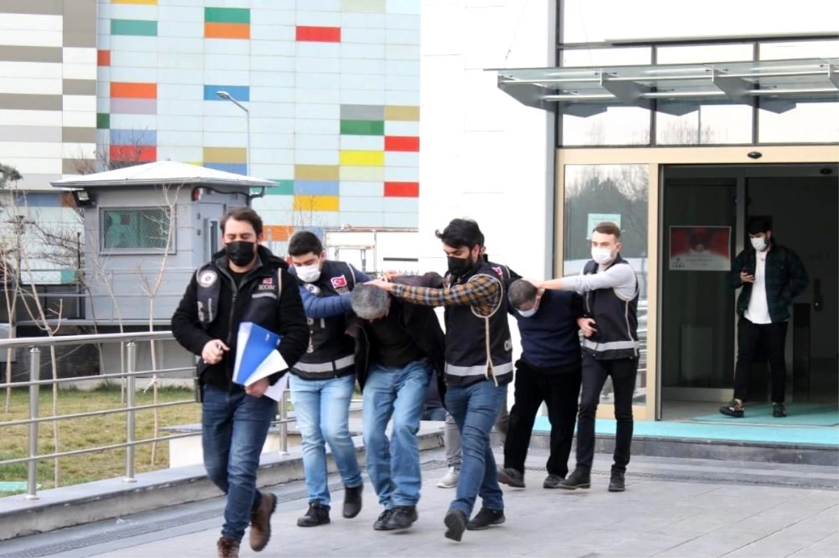 Son dakika haberleri | Gaybubet evinde yakalanan FETÖ firarisi eski 2 emniyet müdürünün Ankara Emniyet Müdürlüğü\'nde sorgusu sürüyor