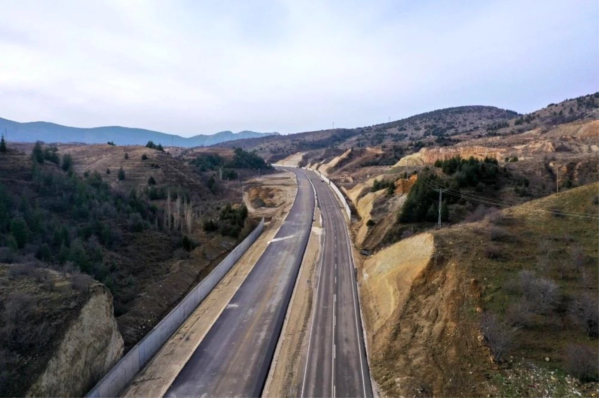 Isparta-Burdur dostluk yolunun 6,5 km\'lik kısmında asfalt çalışması tamamlandı