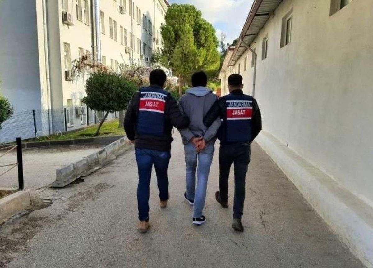 Jandarma aranan 2 şüpheliyi yakaladı