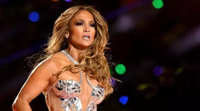 Jennifer Lopez kırmızı bikinisiyle bayıldı, mükemmel fiziğiyle genç kızlara taş yaptı