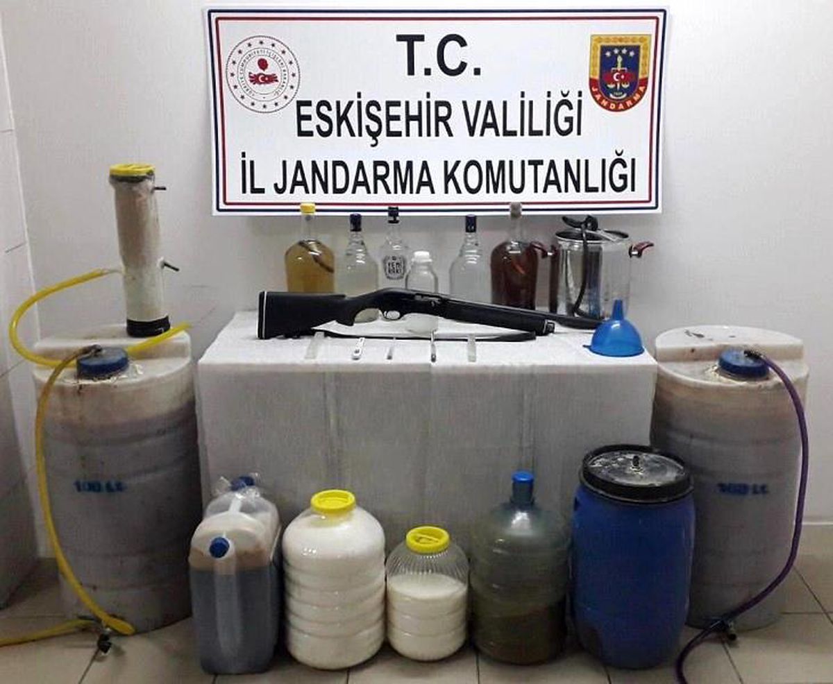 Kaçak alkol üretilen eve jandarma baskını: 1 gözaltı