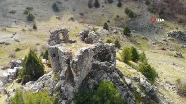 Kahramanmaraş'ta kaya mezarları turistlerin ilgisini çekiyor