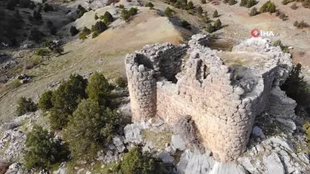 Kahramanmaraş'ta kaya mezarları turistlerin ilgisini çekiyor