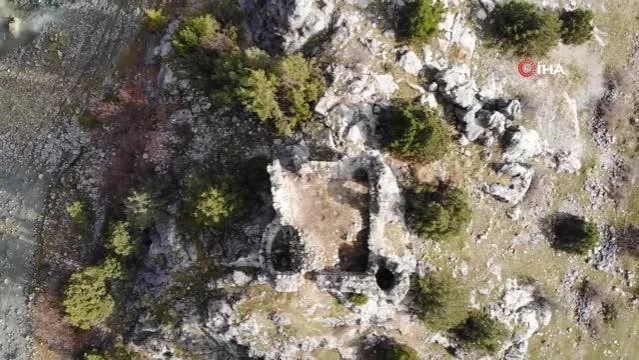 Kahramanmaraş'ta kaya mezarları turistlerin ilgisini çekiyor