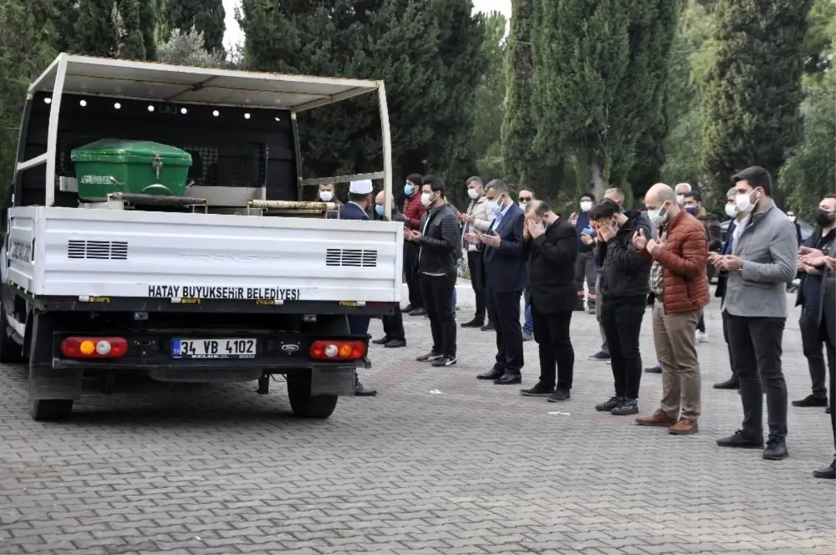 Korona kurbanı baba oğul yan yana defnedildi