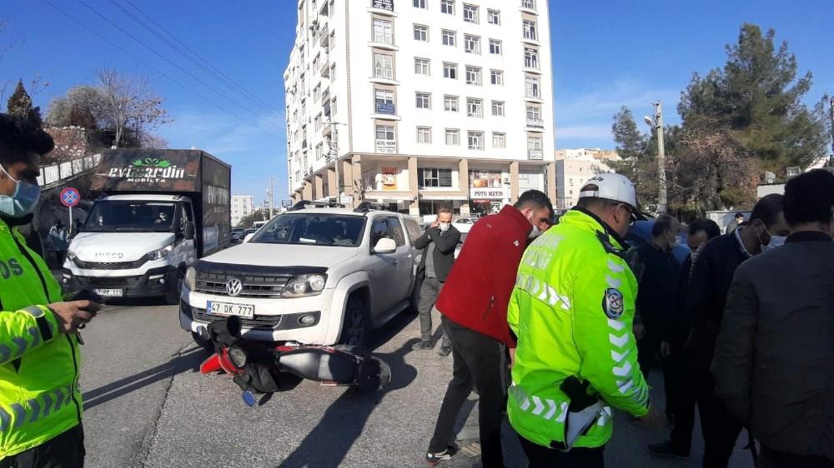Son dakika haberleri: Mardin\'de trafik kazası: Motosiklet aracın altında kaldı
