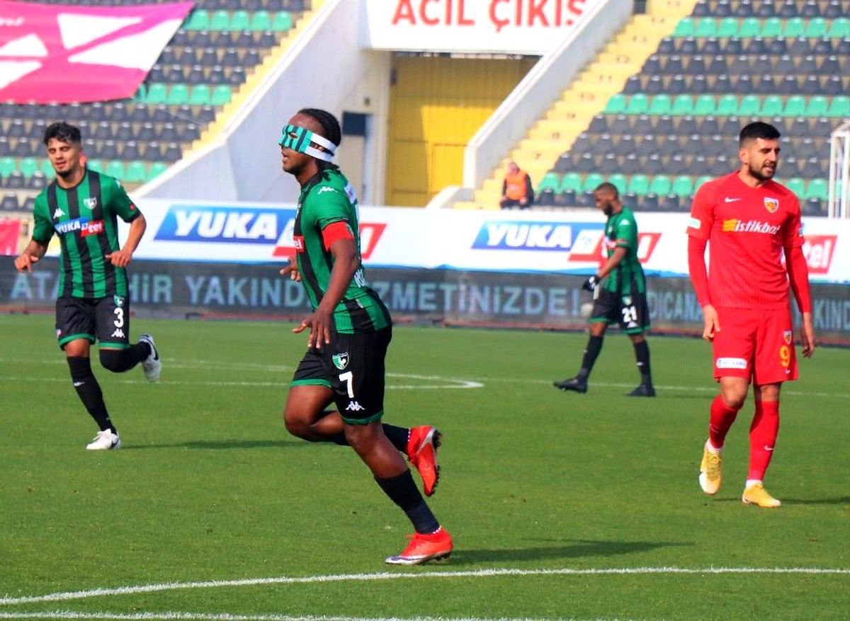 Rodallega özel maskeyle sahaya çıktı