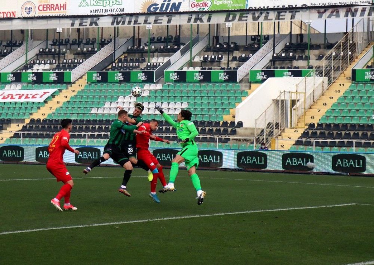Süper Lig: Denizlispor: 0 HK Kayserispor: 1 (İlk yarı)