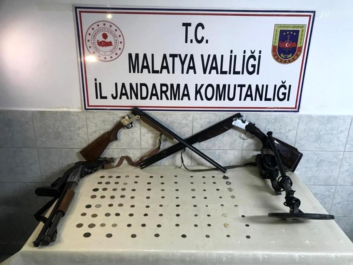 Tarihi eserlere müşteri arayan şahıs jandarmaya yakalandı