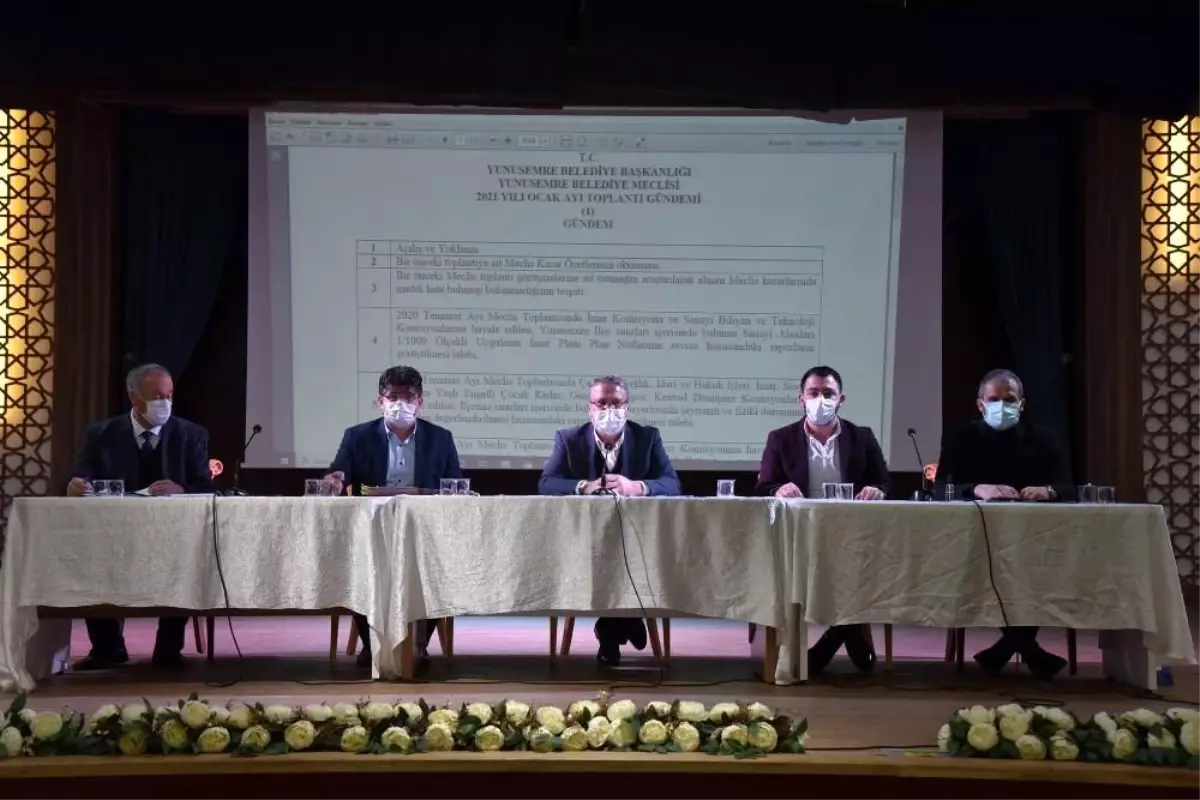 Yunusemre\'de pandemide sıkıntı yaşayan esnafa destek