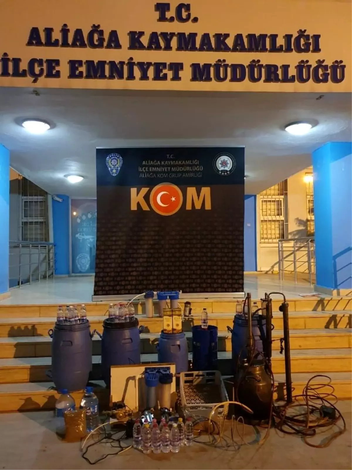 Aliağa'da 159 litre sahte içki ele geçirildi