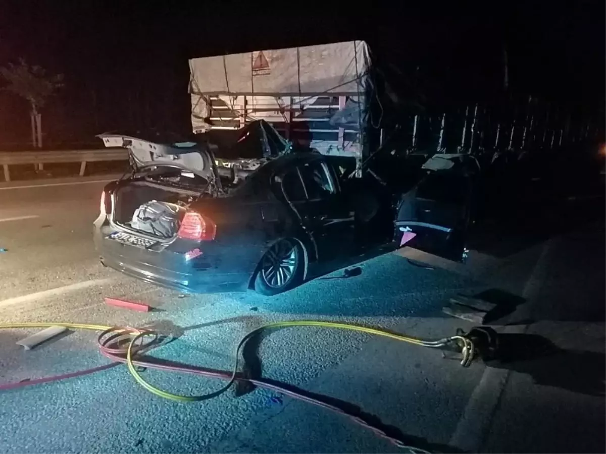Antalya\'da tıra arkadan çarpan otomobildeki yolcu hayatını kaybetti
