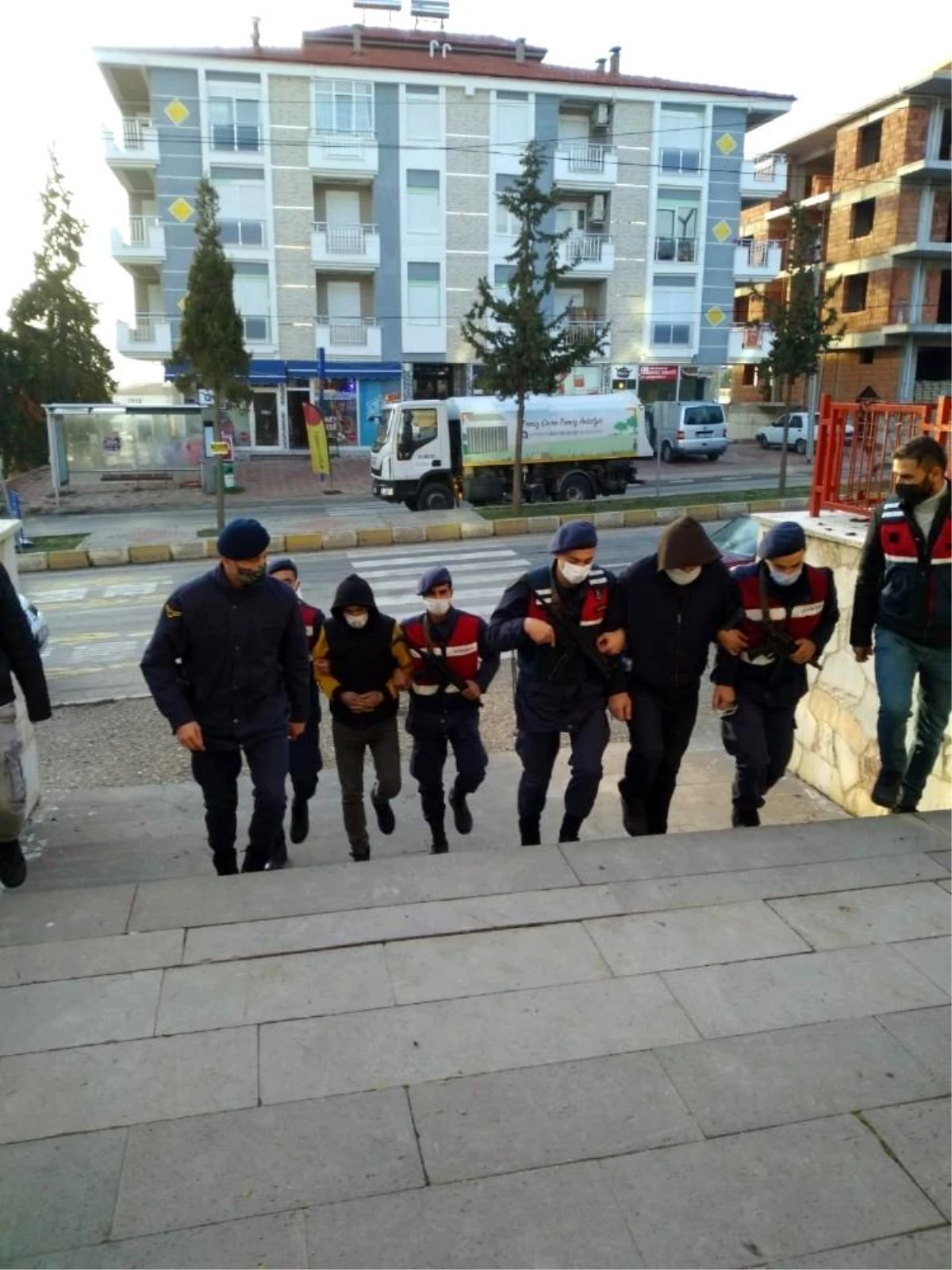 Antalya\'da uyuşturucu şebekesine darbe: 8 tutuklama