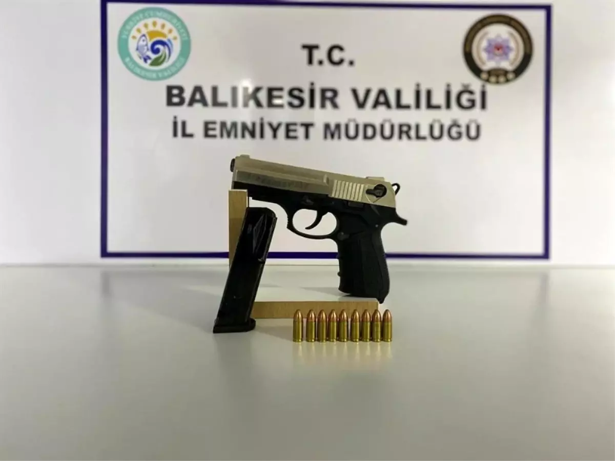 Balıkesir\'de polis 20 aranan şahsı yakaladı