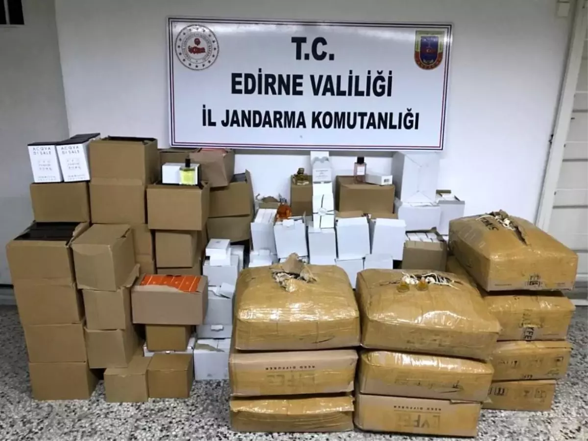 Edirne\'de 4 bin 347 şişe kaçak parfüm ve oto kokusu ele geçirildi