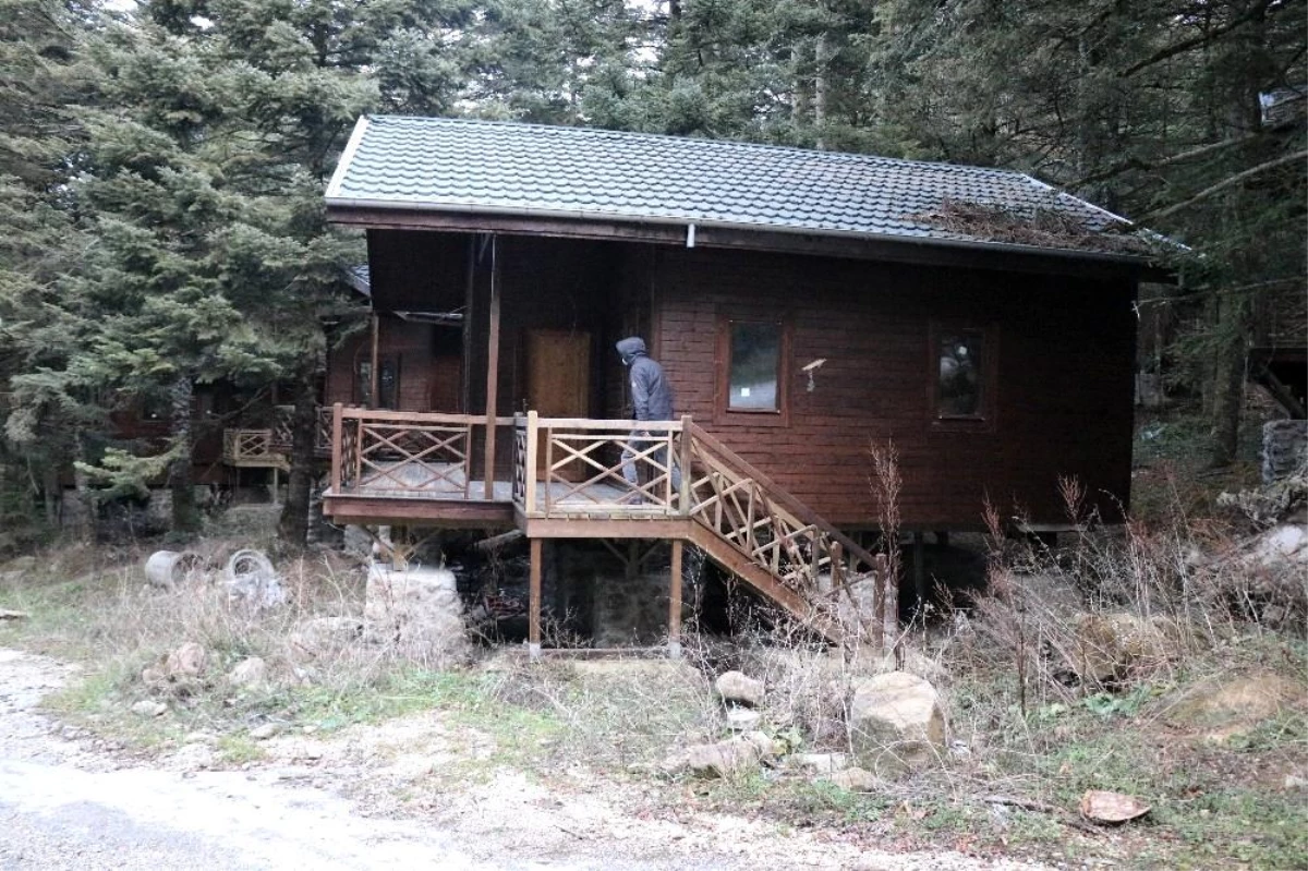 Gölcük Tabiat Parkı\'nda 25 bungalov ev 3 yıldır atıl halde bekliyor