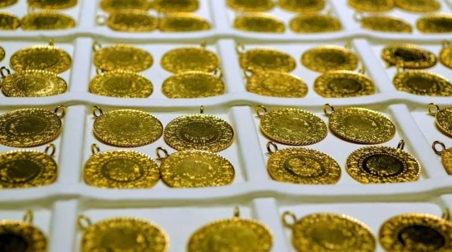 Güne düşüşle başlayan altının gram fiyatı 449 liradan işlem görüyor