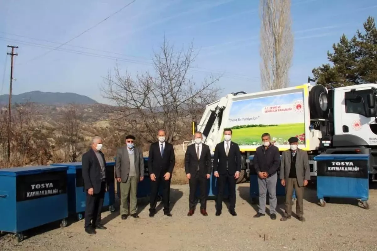 Tosya\'nın köylerine çöp konteyneri dağıtımını sürüyor