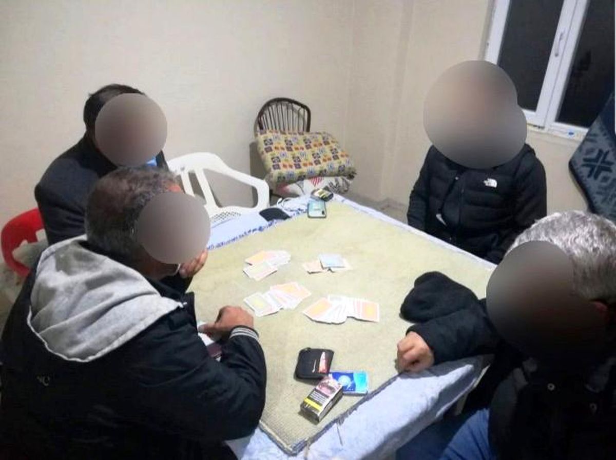 Tunceli\'de kumar oynayan ve sosyal mesafeyi ihlal eden 6 kişiye 20 bin 300 TL ceza