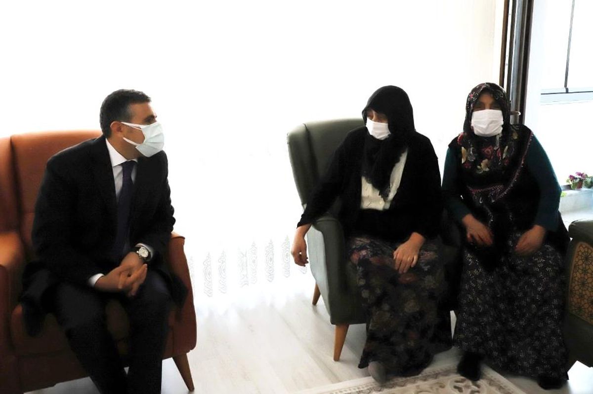 Son dakika gündem: Vali Atay şehit annesini ziyaret etti