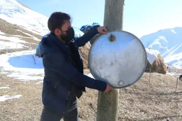 Hakkarili genç, köyde telefon çekmeyince çanak anten ve metal siniden 'baz istasyonu' yaptı