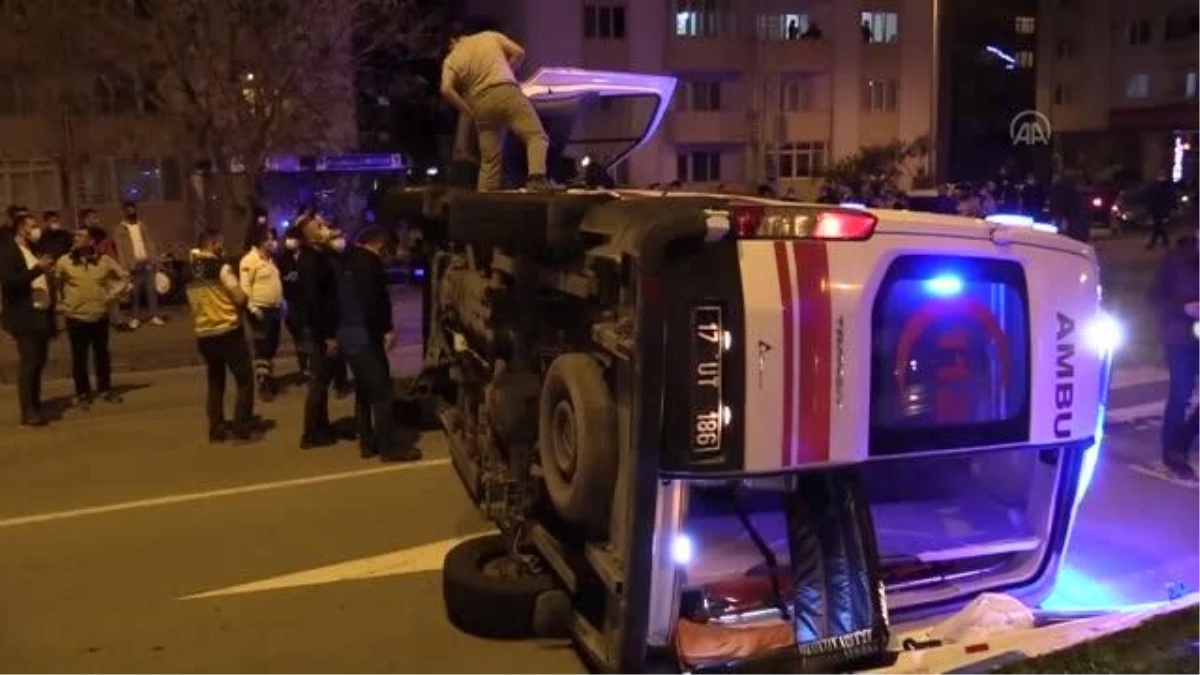 ÇANAKKALE - Taksi ile ambulans çarpıştı: 5 yaralı
