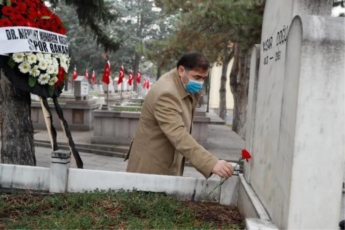 Efsane güreşçi Yaşar Doğu kabri başında anıldı