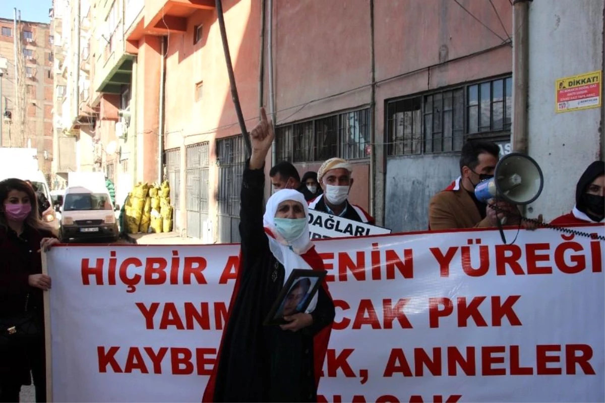 HDP Hakkari il binasında oturma eyleminde kısa süreli gerginlik çıktı