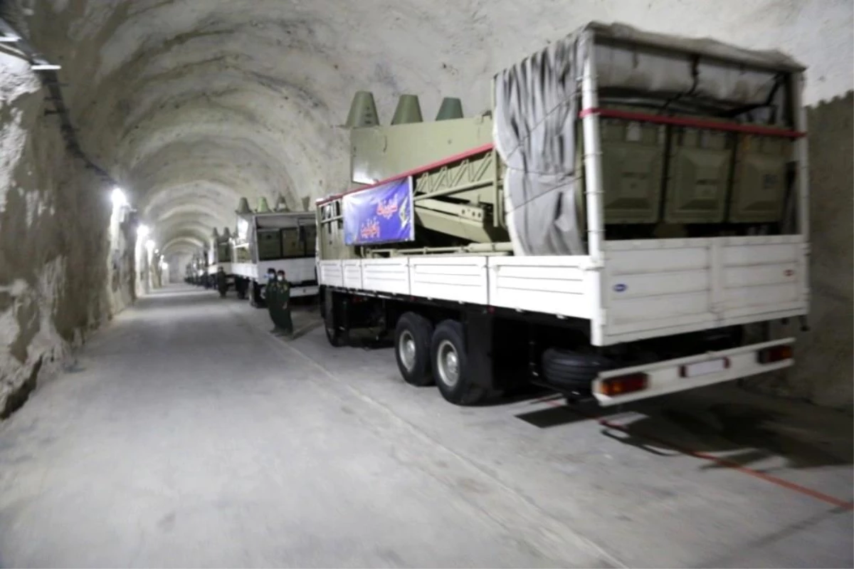 İran, Basra Körfezi\'nde yeni yeraltı füze üssü açtı