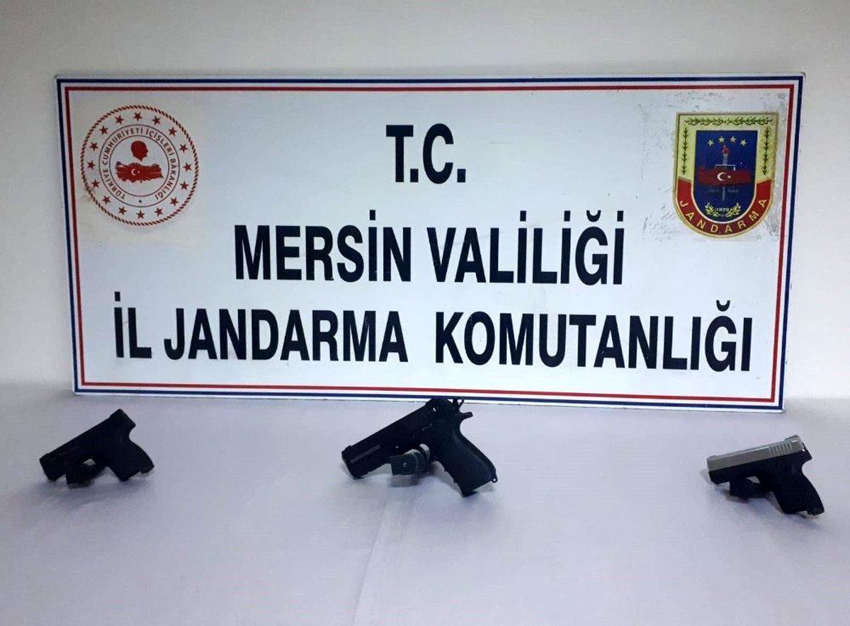 Mersin\'de 3 adet ruhsatsız tabanca ele geçirildi