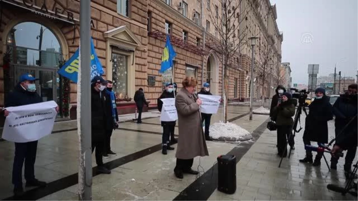 Rusya\'daki ABD Büyükelçiliği önünde gösteri